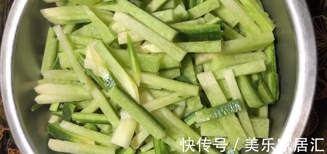咸菜萝卜的做法，香辣味美清脆爽口，许久不吃都不习惯
