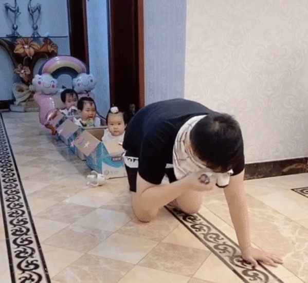 奶爸|“小毛驴奶爸”一拖三火了,这大概是我见过最豪华的“车厢”