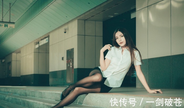 衬衣|白衬衣跟黑裙子,算是最搭配了吗