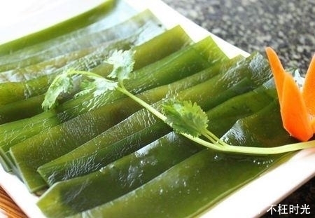 小叶增生|有乳腺增生的女人,改掉3个坏习惯,多吃2物,更容易缓解增生