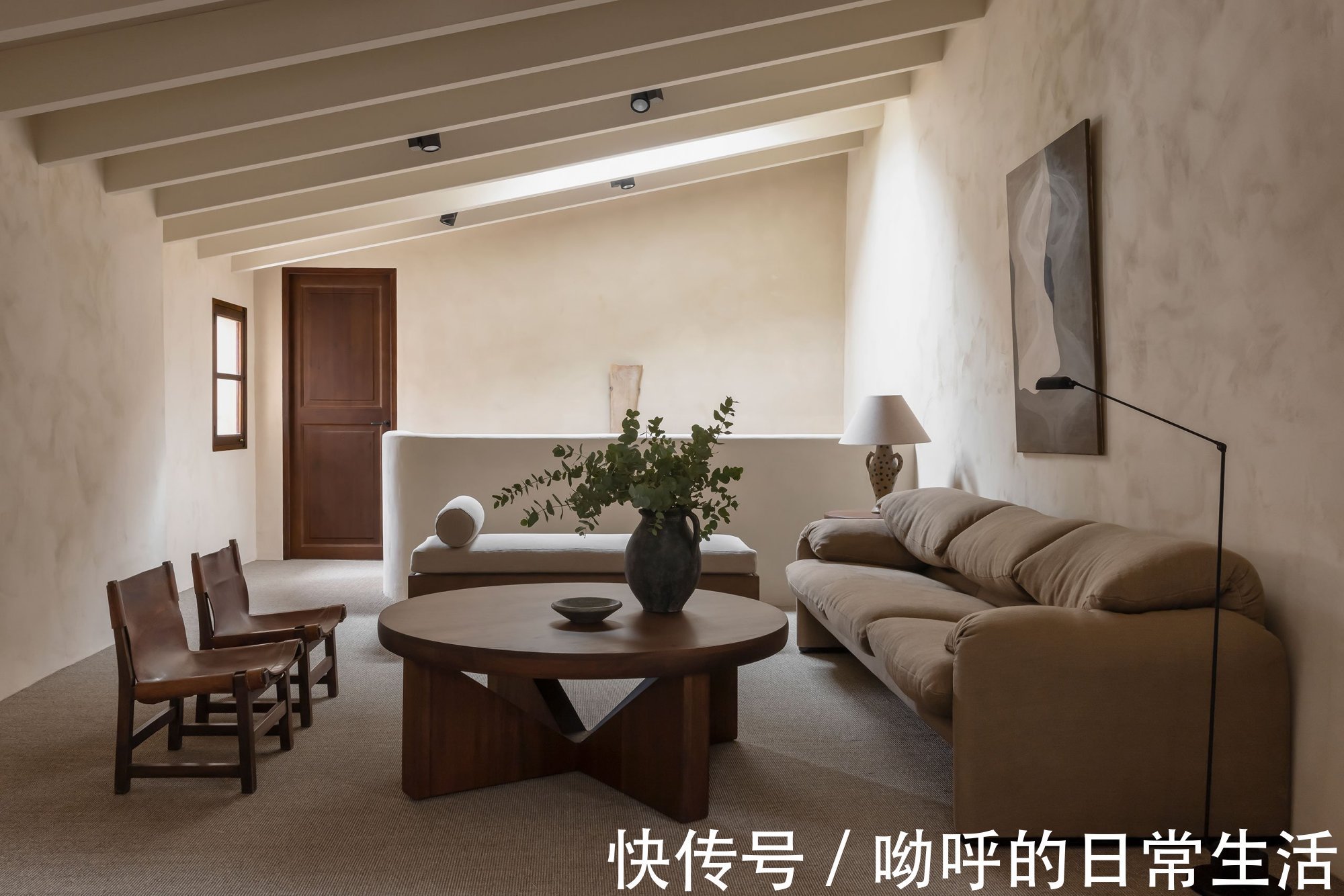 极简主义|百年老宅改造，联排别墅尽显自然极简主义美学