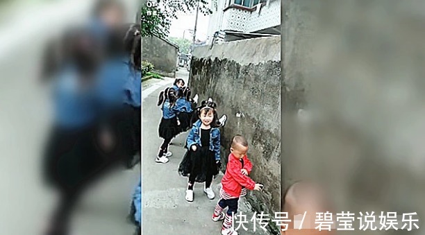 头胎|头胎生女儿,二胎4个女儿,三胎终于生了儿子,出门回头率老高了