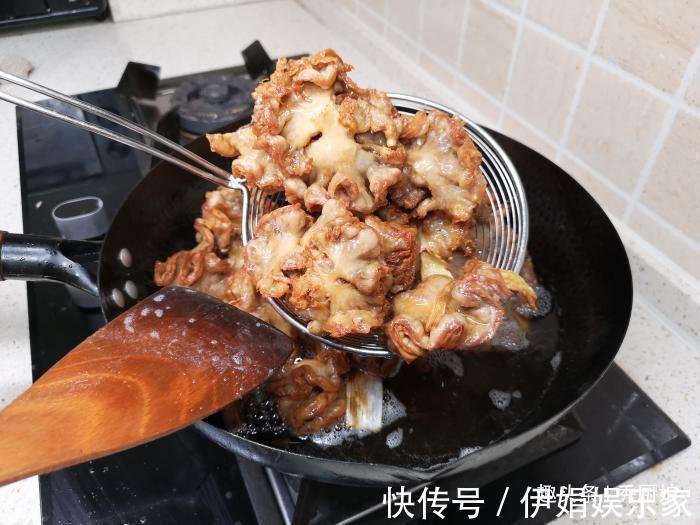 肉脂|熬猪油时,只加盐就错了,多加这2样,猪油又白又香,放1年都不坏