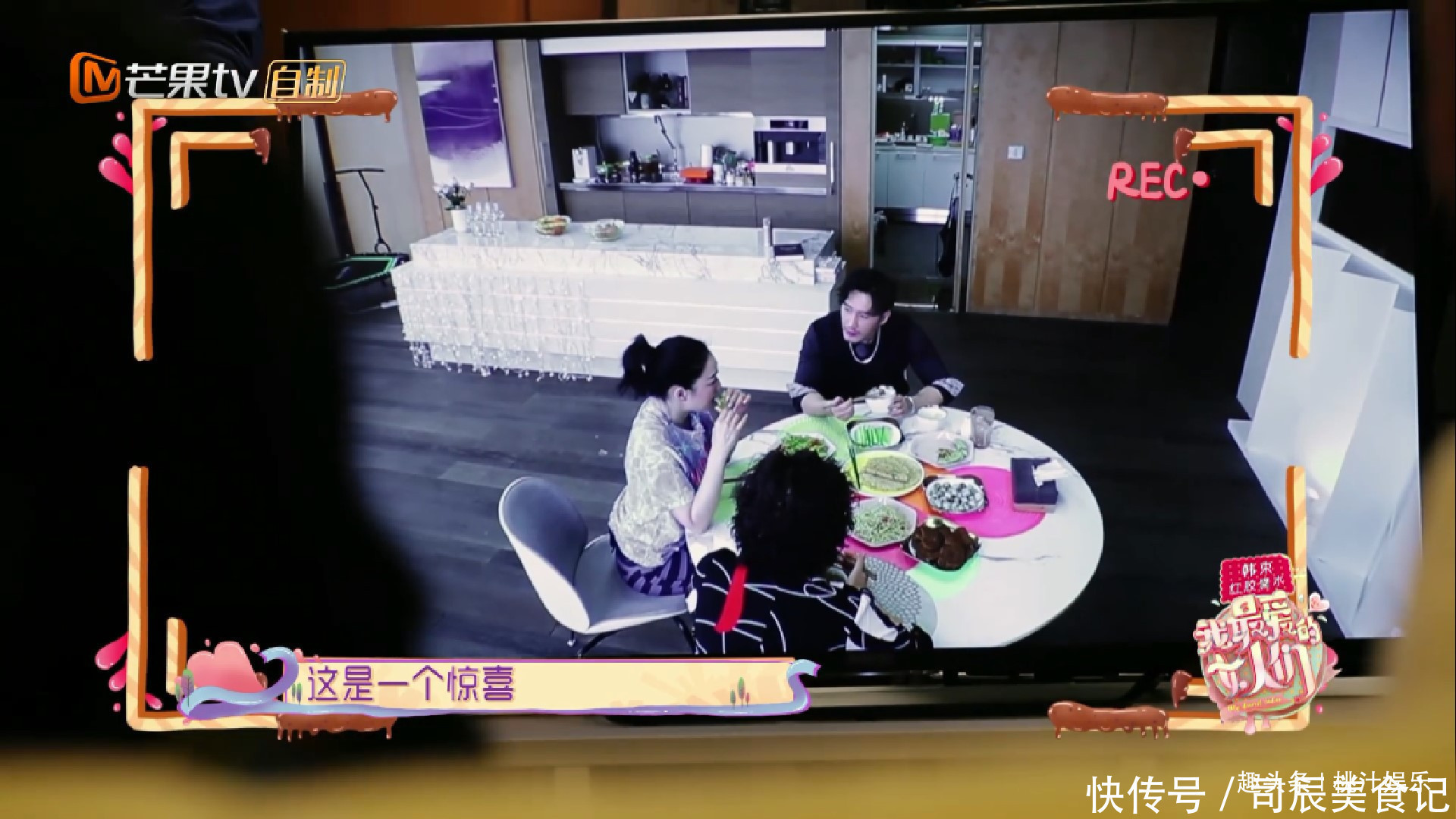 吃水果|相比杨烁家早餐吃水果配煎饼,钟丽缇家吃9道菜,巧克力包是焦点