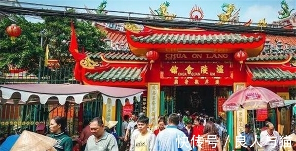 字母!越南废除汉字75年,就连春联也是改用字母,但有一个字抹不掉