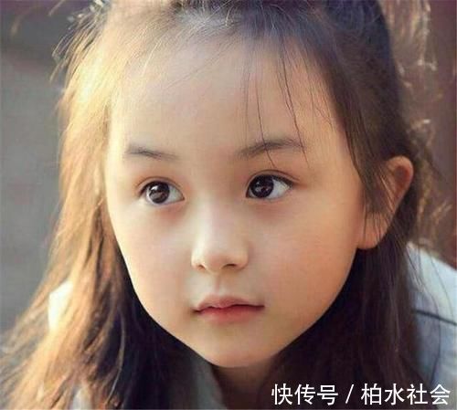 女孩|到了这个年龄,女孩的颜值一般就已经定型了,是美是丑一目了然