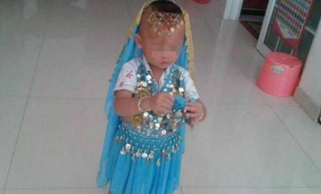 裙子|6岁男孩总爱偷穿妹妹的裙子,父母带去医院,检查结果让父母落泪