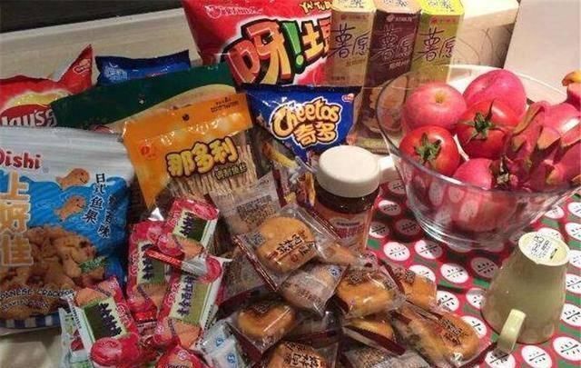 零食|女生宁愿挨饿，也不要轻易吃这4种零食，看似寡淡，实际热量很高