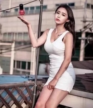 版型 楚楚动人的紧身打底裤美女，勾勒女性曼妙优雅的身姿，特别吸睛