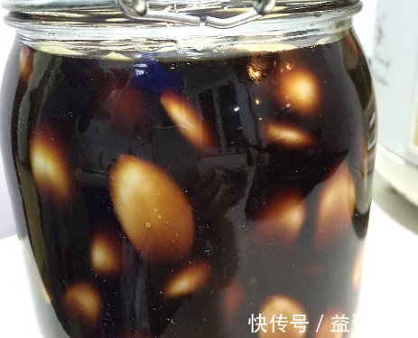 冰糖|腌制腊八蒜应该这样做,只加醋就错了,再加点“它”蒜瓣更脆更香