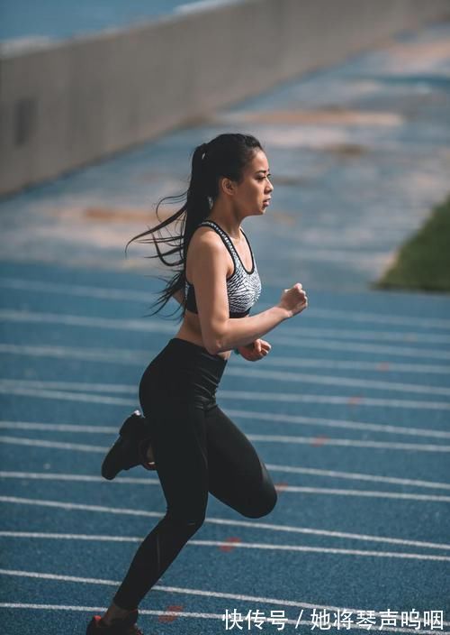 胸背|跑步的时候，如何掌握身体姿势和动作要领？