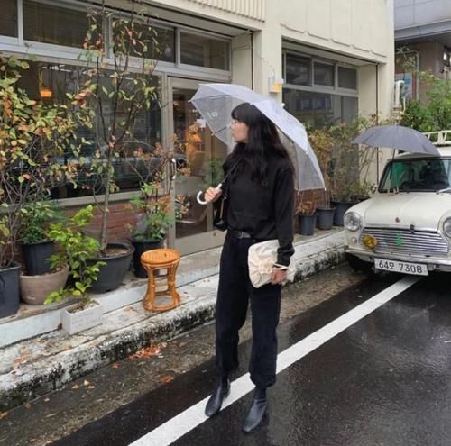 奶奶裤+毛衣+卫衣的穿衣搭配=春季搭配王炸组合！