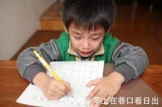 心理健康|爸爸姓易,随口给5胞胎取了名字,把在场的护士都笑弯了腰绝了