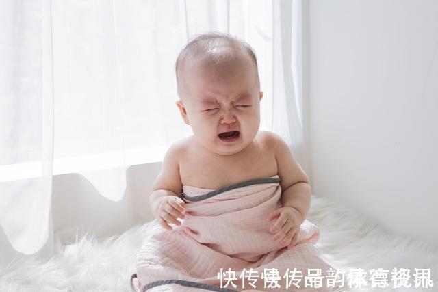 睡眠质量|婴儿睡觉时为什么妈妈一走就秒醒?3个原因,只有妈妈才懂