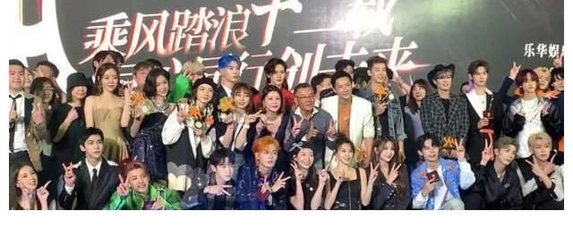 韩庚|王一博灯牌制霸全场，华华大合唱全场等下班，乐华演唱会太好笑了