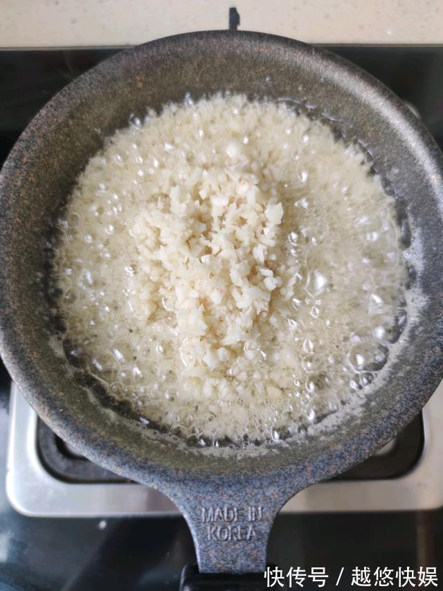 5分钟教会你蒜蓉烤茄子，再也不用吃路边摊了，在家就能轻松搞定