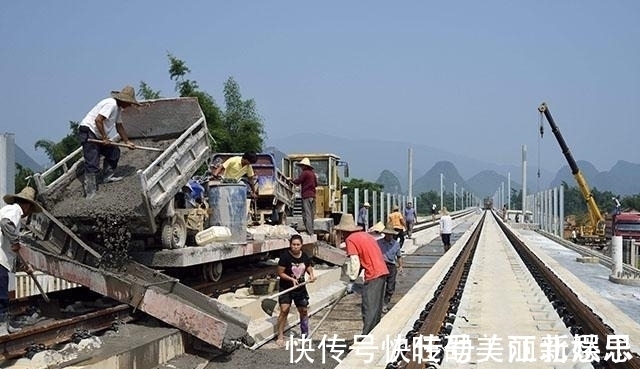 目光&西方人疑惑：给西部修铁路又不赚钱为何还不停的修？看国家的考量