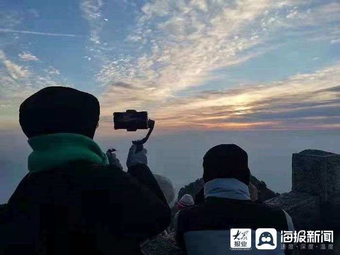 泰山科技学院|泰山科技学院学子泰山山顶举行新年日出直播活动