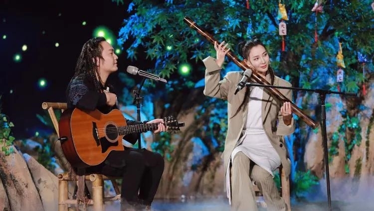 《你好星期六》首播，节目换汤不换药，何炅一人带不动七人