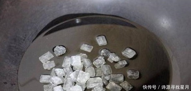 红烧类|炒糖色时，冰糖别直接下锅炒，教你正确方法，鲜红透亮，不苦不黑！