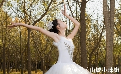 本文系$七绝十四首:且喜秋风知我意,万里相思共月明