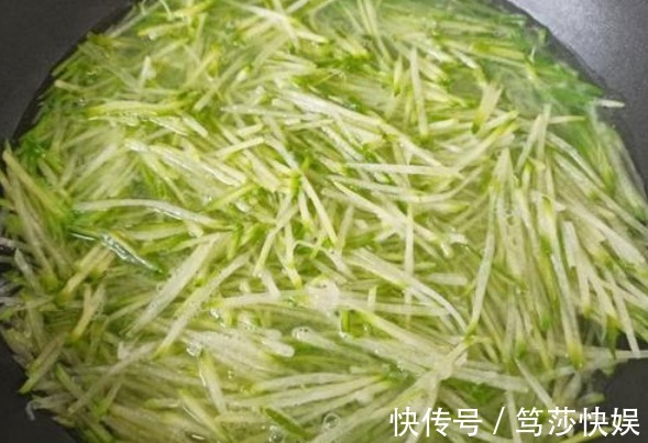 淀粉|炸萝卜丸子，别加错了粉！做好这2步，丸子膨松酥脆，鲜香不油腻