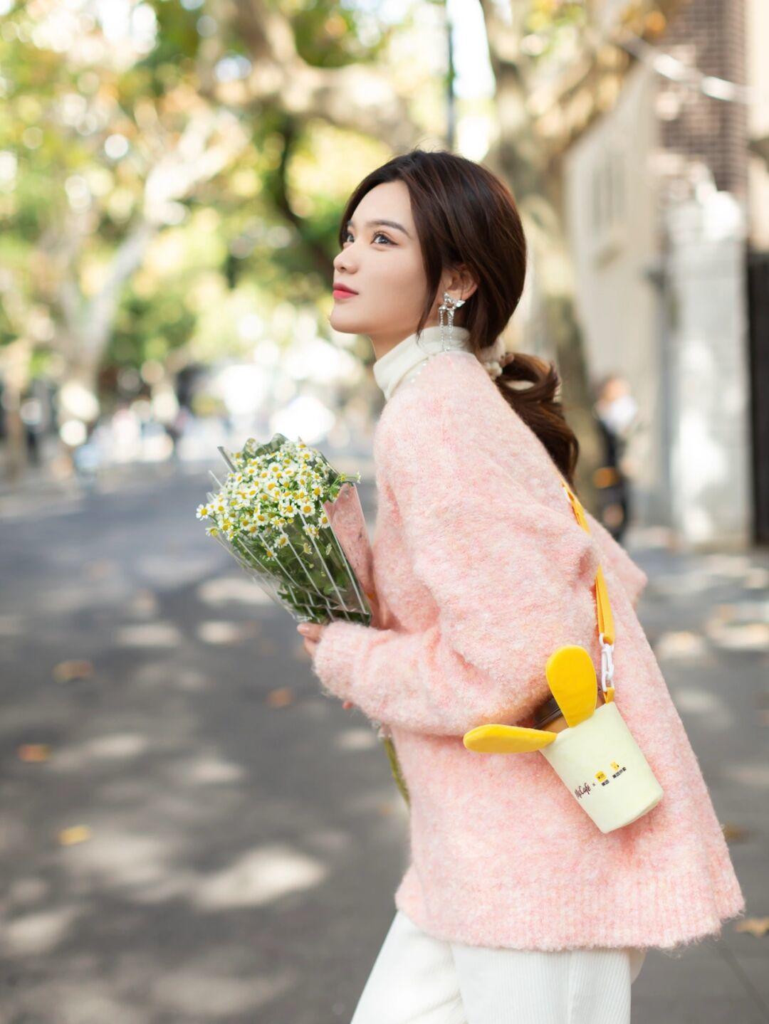 芥末绿|这才是大方得体的冬季搭配,学会4款实用毛衣,照着穿太时尚