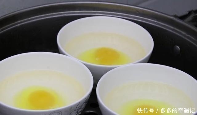 油炸|鸡蛋新吃法，不水煮不油炸，几分钟搞定，又圆又好看，小孩最爱吃