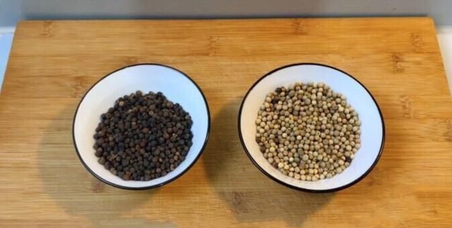 同样是胡椒,选黑胡椒还是白胡椒老厨师教你一招,知道不再瞎买