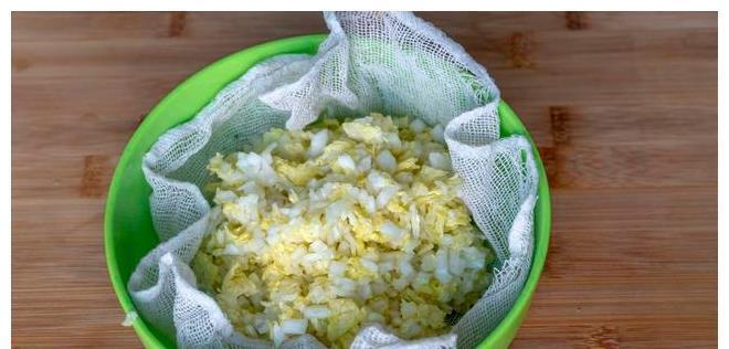 猪肉大葱包|猪肉大葱包好吃有秘诀，教你调馅小技巧，馅香汁浓，吃5个不解馋