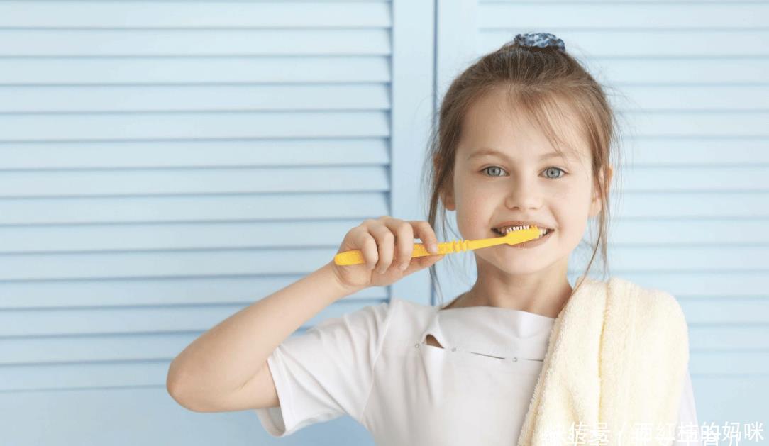 刷牙|父母做好2件事儿，轻松让宝宝爱上刷牙，有效地正确刷牙
