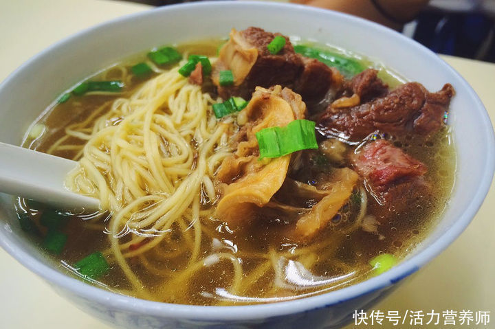 面条|痛风患者到底能不能吃面条？营养师回答：最需要注意的是这些地方