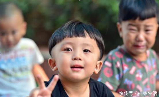 适应能力|第一天上幼儿园不哭的孩子,幼儿园老师多半出自3种家庭