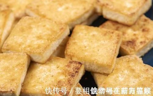 生姜片|煎豆腐，切忌直接下油锅，下锅前多做一步，豆腐不碎不粘锅