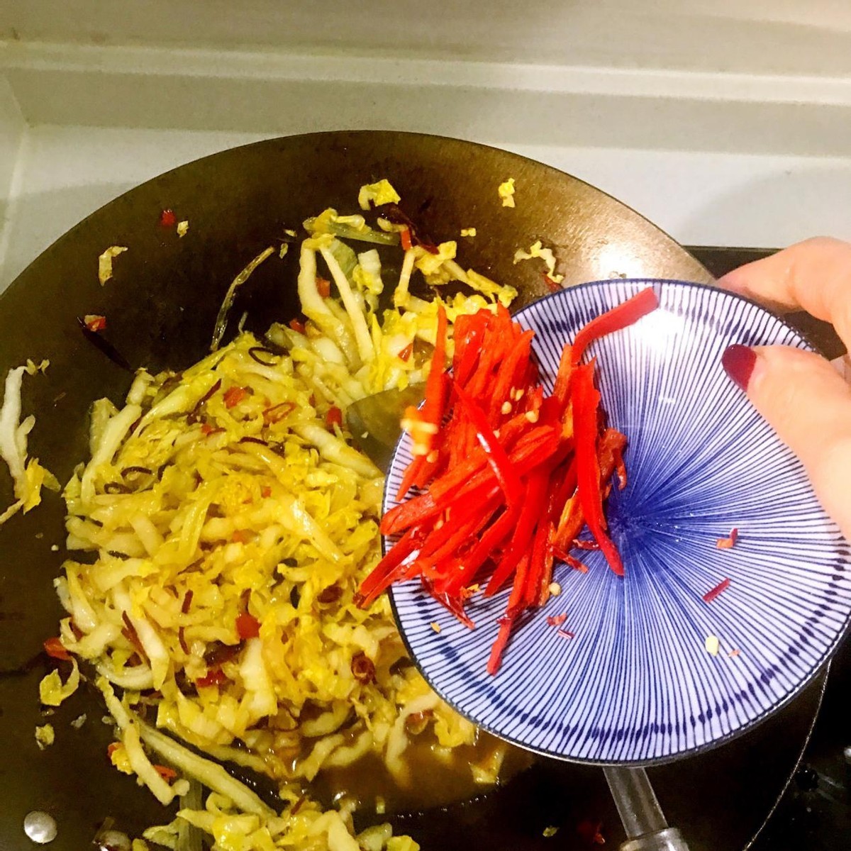 白醋|比醋溜白菜还好吃的一道菜,酸辣开胃,非常下饭