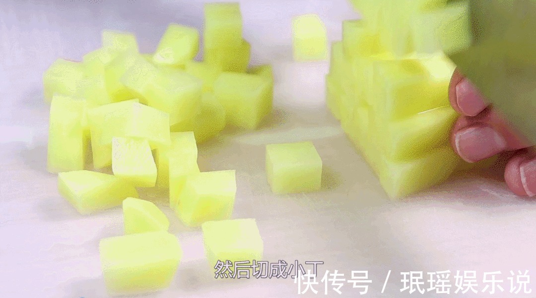 土豆|土豆别再炒了！煮一煮，搅一搅，做法超简单，宝宝抢着吃，吃光了