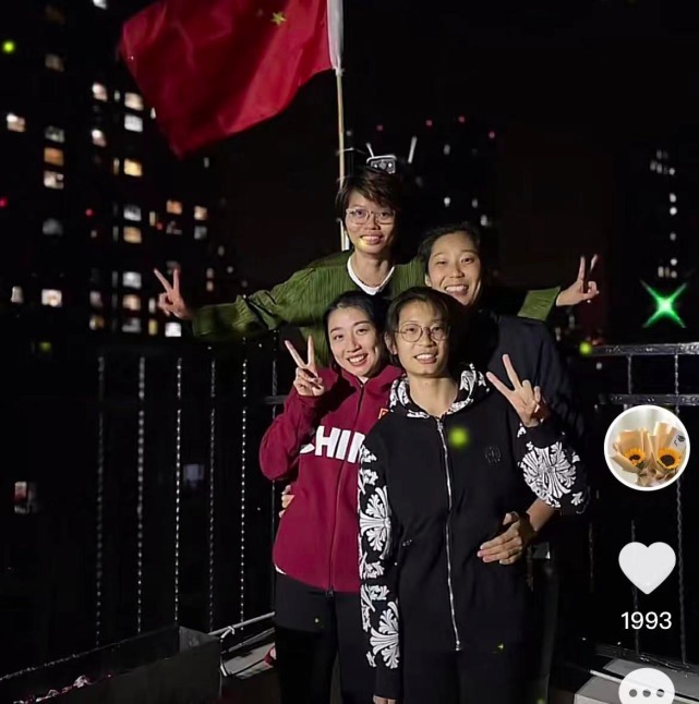 中国女排|朱婷仍未进行手术,十一假期与姚迪游玩,14岁妹妹身高已1米8