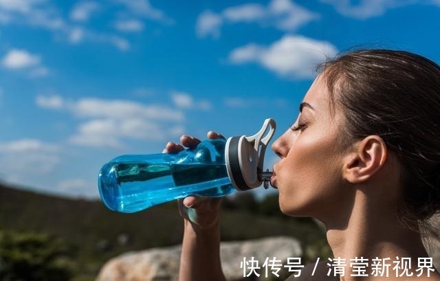 饮水|容易被忽视的,最简单的增肌减脂技巧多喝水