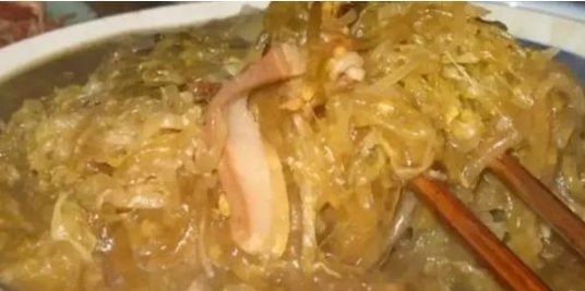 去男友东北老家,男友妈妈做这些菜招待,我妈吃不下但我却吃得欢