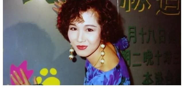 “令狐冲”吕颂贤为59岁妻子庆生，姐弟恋走过27年，虽无子仍