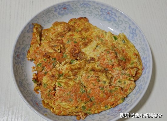 萝卜|胡萝卜别再炒着吃了，试试这样做，又香又嫩，上桌就抢光