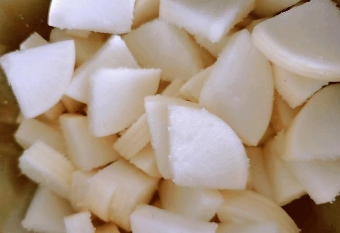 腌萝卜怎么脆爽?大厨教你“招牌做法”,做1次吃3个月,开胃解腻