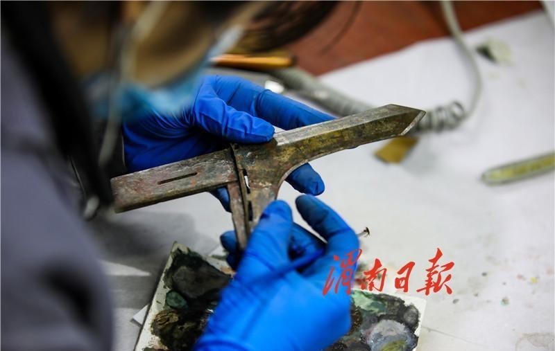 重现|修复文物 重现光彩