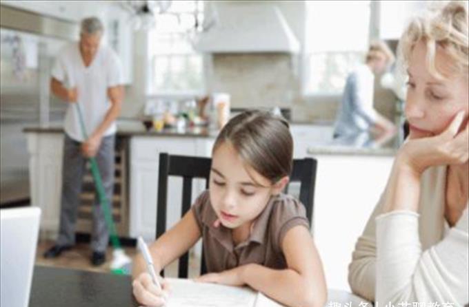 学生|我前方3只猴后方5只,一共几只?学生答8被扣分,网友:强词夺理