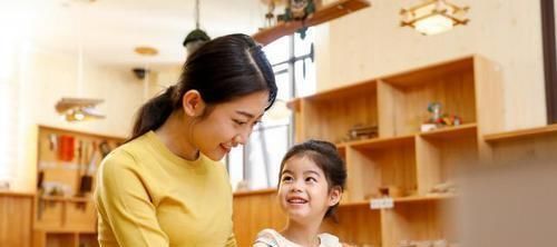 尴尬|3岁萌娃偶遇黑人宝宝,手足无措疯狂逃窜,边哭边躲:这是啥?