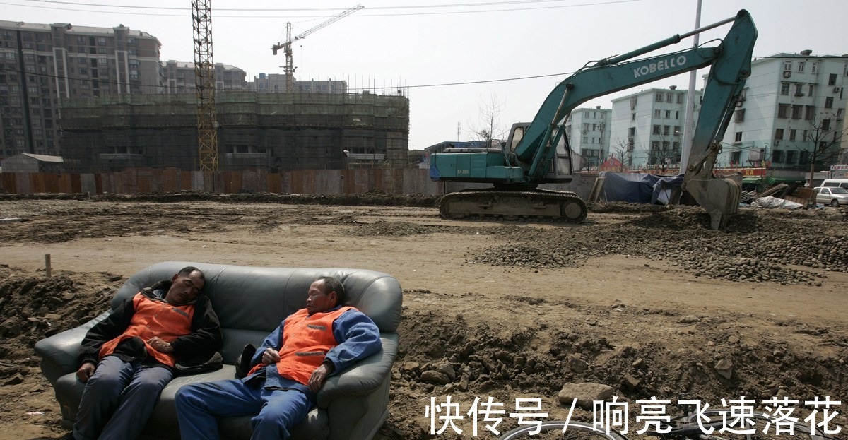 啤酒|为什么有的工人,午餐和晚餐喜欢配一瓶啤酒得知原因,有点无奈!