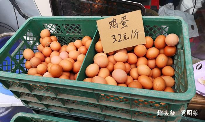 腌鸡蛋只放盐大错特错,最后一步加点它,鸡蛋不臭,个个起沙流油