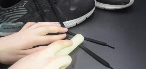 赶紧在窗台放一根蜡烛,用途太厉害了,解决了很多家庭困扰的烦恼