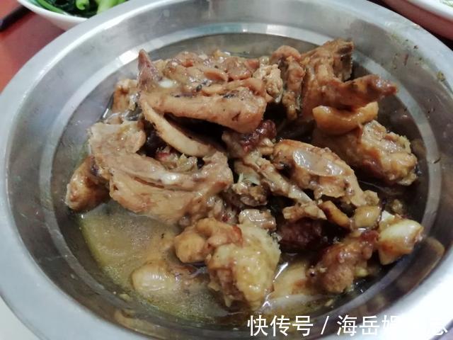 每月给婆婆5千元伙食费，每顿就做3个菜，把省出来的钱存给小叔