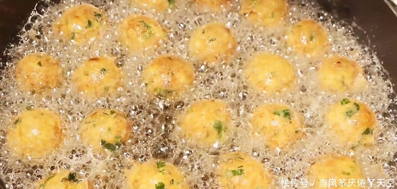 炸丸子,记住不要放面粉跟淀粉,教你一个做法,外酥里嫩不吸油